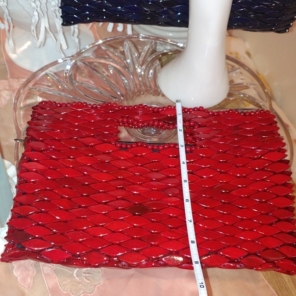 Pair of Handmade Wood bead clutch bags red and blue - Picture 8 of 16